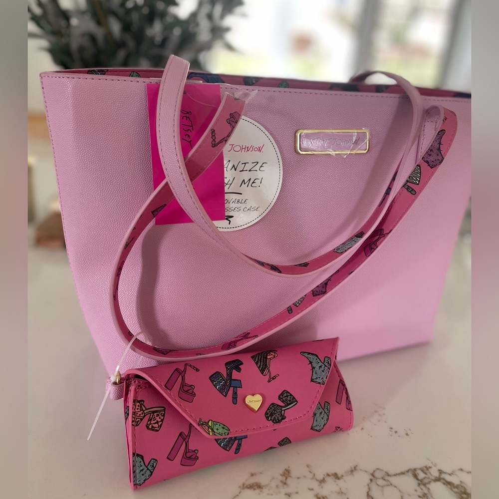 πNEW Betsey Johnson Pink Tote Bag With Glasses Case In Cute Shoe Print - Picture 1 of 10